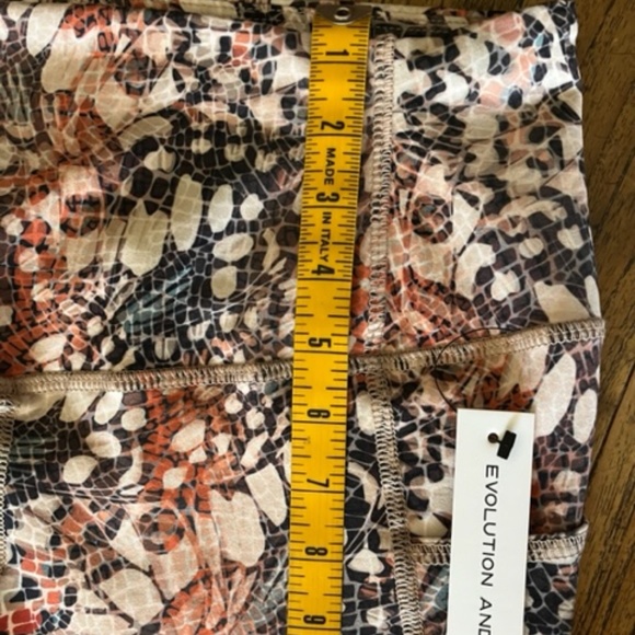 Women's Evolution & Creation "EVCR" Cropped Mosaic Capri Leggings M - Picture 9 of 15